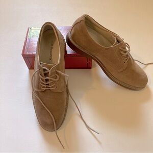 Classic G.H. Bass & Co. men's tan suede Pasadena bucks